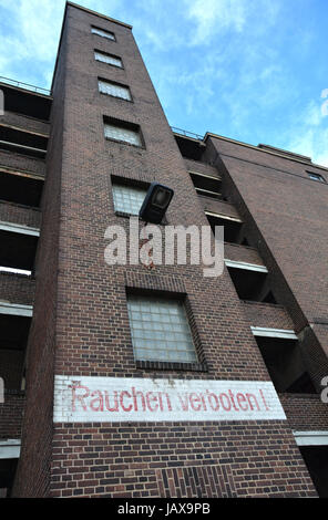 Kein Rauchen in einer verlassenen Fabrik Stockfoto