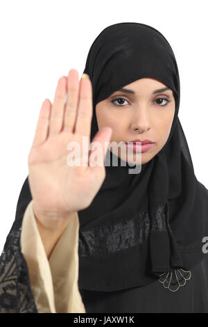 Arabische Frau machen Stop Geste mit der Hand auf einem weißen Hintergrund isoliert Stockfoto