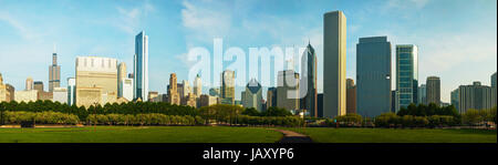 Downtown Chicago von Grant Park am Morgen gesehen Stockfoto