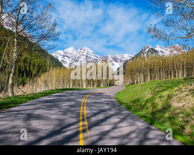 Straße durch die Rocky Mountains in Colorado Stockfoto