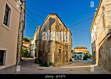 Engen Gassen der Susak - traditionelle dalmatinische Architektur, Kroatien Stockfoto