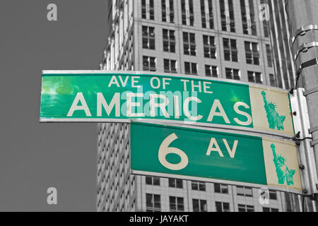 Straße Zeichen für Sixth Avenue (Ave von Amerika) in Manhattan (New York City). Splash Efect Farbbild. Stockfoto