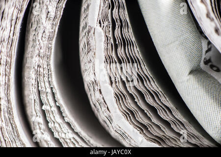 Haufen von Zeitungen Nahaufnahme Makroaufnahme Stockfoto