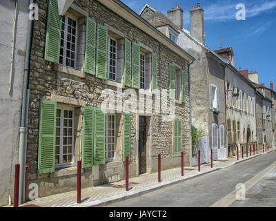 Straße in Nuits-Saint-Georges in Burgund, Frankreich Stockfoto