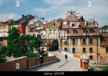 Lublin, Polen - 5. Juni 2017: Brama Grodzka-Tor zur alten Stadt Lublin. Blick von der Brücke der Zamkowa Street, Polen. Stockfoto