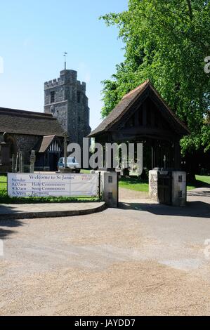 Lynch Tor am St. James Church, Bushey, Hertfordshire. Die Lych-gate errichtet, um denen zu gedenken, die im ersten Weltkrieg starb zerstörte eine Bombe in Wor Stockfoto