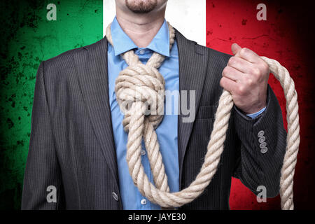 Kaukasische Geschäftsmann mit Schleife in seiner Hand und italienische Flagge Stockfoto