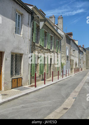 Straße in Nuits-Saint-Georges in Burgund, Frankreich Stockfoto