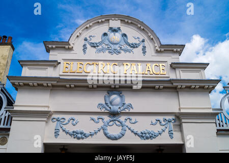 Elektro-Palast Kino, von Harold Ridley Hooper, 1911, älteste speziell gebaute Kino im Vereinigten Königreich, Harwich Essex England Stockfoto