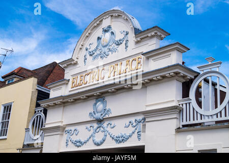 Elektro-Palast Kino, von Harold Ridley Hooper, 1911, älteste speziell gebaute Kino im Vereinigten Königreich, Harwich Essex England Stockfoto