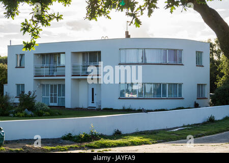 Modernes Art-Deco-Stilhaus von Oliver Hill, 1934, auf dem ehemaligen Frinton Parkgrundstück, Frinton-on-Sea, Essex, England zu optimieren Stockfoto