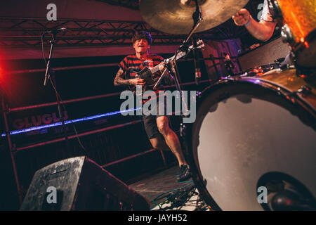 Amerikanische Garage-Rock-Band tritt Thee Oh sieht in der Magnolia in Mailand. Stockfoto