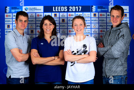 Triathlet (von links nach rechts) Jonny Brownlee, Kirsten Kasper, Non Stanford, Alistair Brownlee während der Columbia Threadneedle World Triathlon Leeds Pressekonferenz in Leeds Civic Hall. Stockfoto