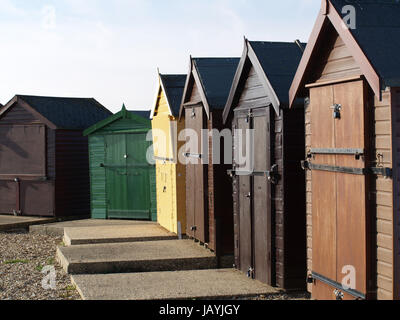Strandhütten auf Calshot Strand, Southampton, Hampshire, England, UK Stockfoto
