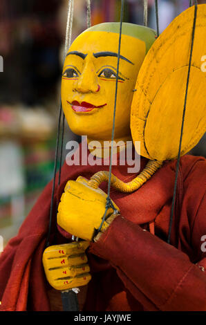 Puppe zum Verkauf an Markt, Mingun, Mandalay, Myanmar Stockfoto