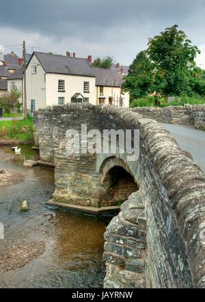 Die alte Lastesel-Brücke bei Clun, Shropshire, England. Stockfoto