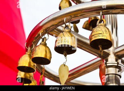 Buddhistische Glocken im Wat Saket (The Golden Mount), Bangkok, Thailand. Stockfoto