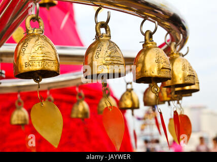 Buddhistische Glocken im Wat Saket (The Golden Mount), Bangkok, Thailand. Stockfoto