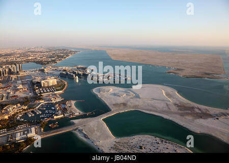 Blick über die Küste von Abu Dhabi, Vereinigte Arabische Emirate Stockfoto