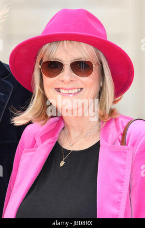 London, UK. 7. Juni 2017. Twiggy, Royal Academy of Arts Ausstellung Vorschau Sommerfest, Burlington House, London UK, 7. Juni 2017, Foto von Richard Goldschmidt Credit: Rich Gold/Alamy Live News Bildnachweis: Rich Gold/Alamy Live-Nachrichten Stockfoto