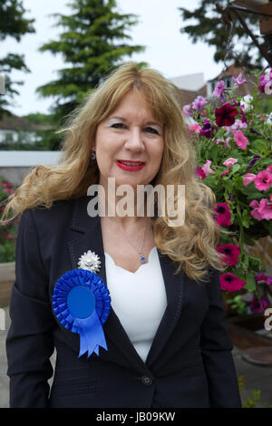 Orpington, 8. Juni 2017, Stadtrat Kim Botting auf die konservative club am Wahltag in Orpington. © Keith Larby/Alamy Live News Stockfoto