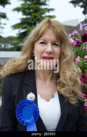 Orpington, 8. Juni 2017, Stadtrat Kim Botting auf die konservative club am Wahltag in Orpington. © Keith Larby/Alamy Live News Stockfoto