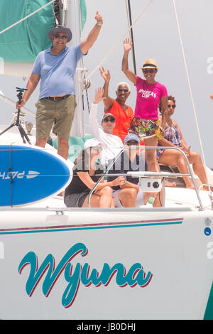 Toller Sound, Bermuda. 8. Juni 2017. Zuschauern die Louis Vuitton America Challenger Playoff-Halbfinale. Bildnachweis: Chris Cameron/Alamy Live-Nachrichten Stockfoto