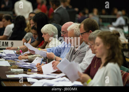 Maidenhead, UK. 8. Juni 2017. Die Zählung beginnt in Premierminister Theresa May Maidenhead Wahlkreis. Bildnachweis: Mark Kerrison/Alamy Live-Nachrichten Stockfoto