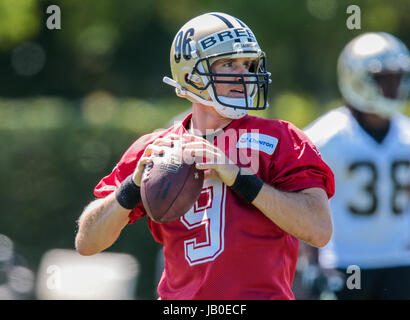 Metairie, Los Angeles, USA. 8. Juni 2017. New Orleans Saints Quarterback Drew Brees (9) beteiligt sich an organisierten Team-Aktivitäten bei der New Orleans Saints Schulungseinrichtung in Metairie, Louisiana Bildnachweis: Cal Sport Media/Alamy Live-Nachrichten Stockfoto