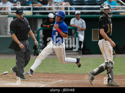 Fort Myers, Florida, USA. 31. Mai 2017. MONICA HERNDON | Times.Addison Barger (9) des Königs, erhält einen ersten Inning laufen während der Klasse 7A Halbfinale gegen Gulf Coast am Mittwoch, den 31. Juni im Hammond Stadium in Fort Myers, Florida-Credit: Monica Herndon/Tampa Bay Times / ZUMA Draht/Alamy Live News Stockfoto