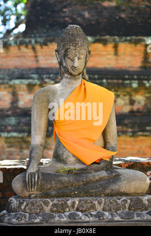 Status der Buddha am Wat Yai Chaimongkol in Ayutthaya, Thailand Stockfoto