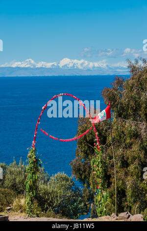 Blumen-Gateway auf Taquile Island in den peruanischen Anden in Peru Puno Stockfoto