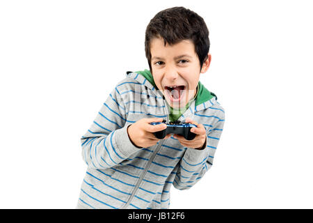 Jungen spielen von Videospielen, die Grimassen, die isoliert in weiß Stockfoto