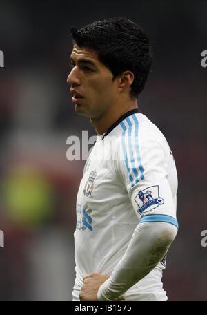 LUIS SUAREZ LIVERPOOL FC OLD TRAFFORD MANCHESTER ENGLAND 11. Februar 2012 Stockfoto