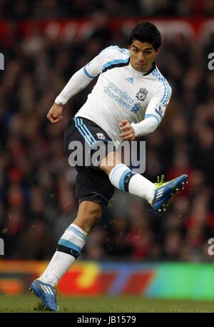 LUIS SUAREZ LIVERPOOL FC OLD TRAFFORD MANCHESTER ENGLAND 11. Februar 2012 Stockfoto