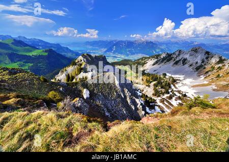 Blick vom Pointe de Bellevue in die Rhône-Tal und den Genfersee, Monthey, Wallis, Schweiz Stockfoto