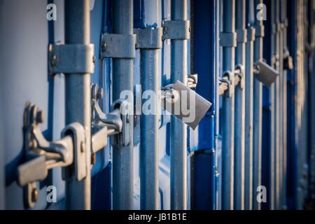 In der Nähe der Container an einem Self Storage Unit Stockfoto