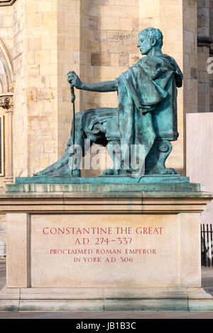 Statue von Konstantin dem großen York Yorkshire England Stockfoto