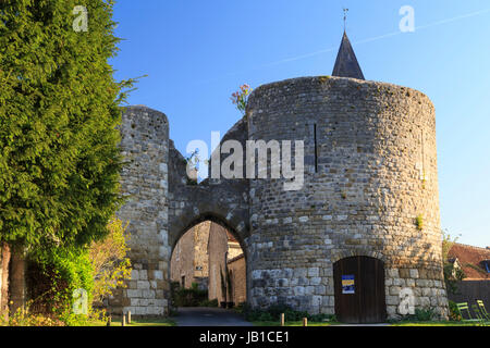 Loiret (45), Yèvre-la-Ville, Ancienne Commune de Yèvre-le-Châtel, Classée Dans Les Plus Beau Dorf de France, Frankreich, la Poterne d'Entrée du Château Stockfoto