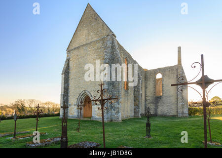 Loiret (45), Yèvre-la-Ville, Ancienne Commune de Yèvre-le-Châtel, Classée Dans Les Plus Beau Dorf de France, Frankreich, Église Saint-Lubin À Aube / / Stockfoto