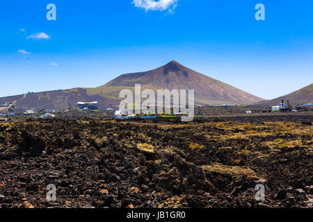 Schöne Färbung Spiel an einem der vielen Vulkane auf Lanzarote. Stockfoto