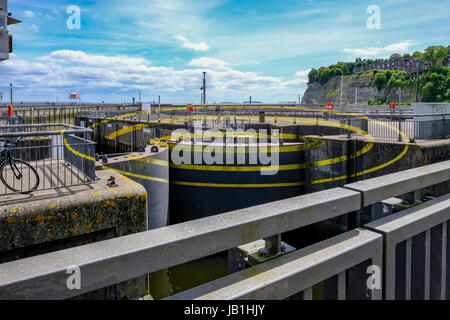 Bucht von Cardiff, Cardiff, Wales - 20. Mai 2017: Borretsch Kreisen, drei Kreise für drei Schlösser an den verlassen. Stockfoto