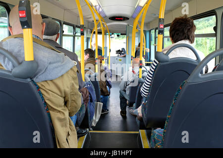 Passagiere auf ländlichen Bus-Service, Norfolk, england Stockfoto