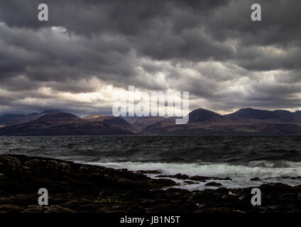 Arran von Kintyre Küstenlinie in dramatischen Wetter gesehen Stockfoto