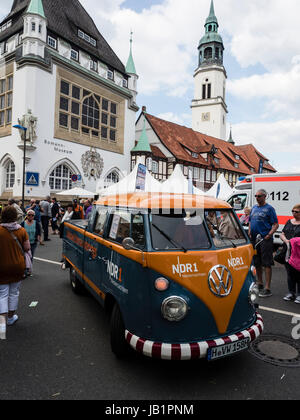 Festival "Landpartie", Shows und Ausstellungen auf den Wiesen der Celler Schloss, Bomann-Museum und Kirche in den Rücken, Celle, Deutschland. Stockfoto