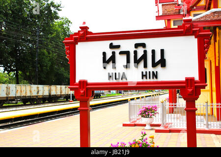 Hua Hin Bahnhof Zeichen board Stockfoto