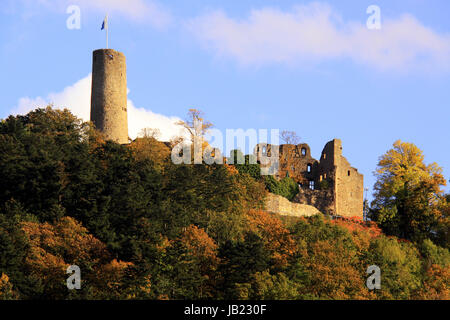 Burgruine Windeck in Weinheim im Herbst Stockfoto