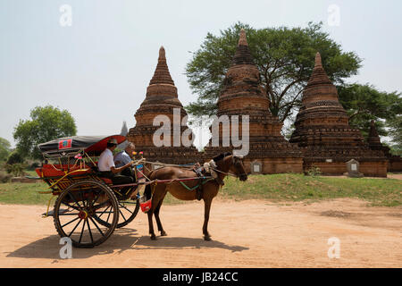 Pferdekutsche zu vermieten in Bagan, Mandalay Region, Myanmar Stockfoto