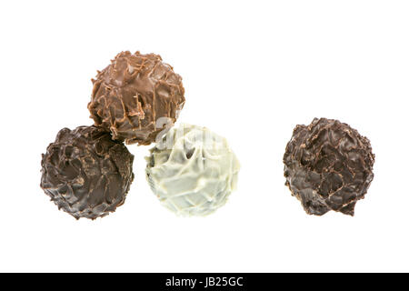 Choclate Truffels isoliert auf weiss. Stockfoto