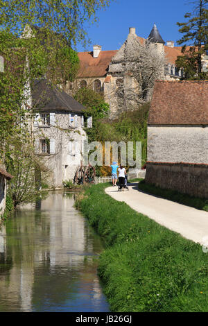 Frankreich, Seine-et-Marne (77), Château-Landon, sentier des Amoureux le long du physenitbeeinhaltende / / Frankreich, Seine et Marne, Chateau Landon, der Sentier des Amoure Stockfoto